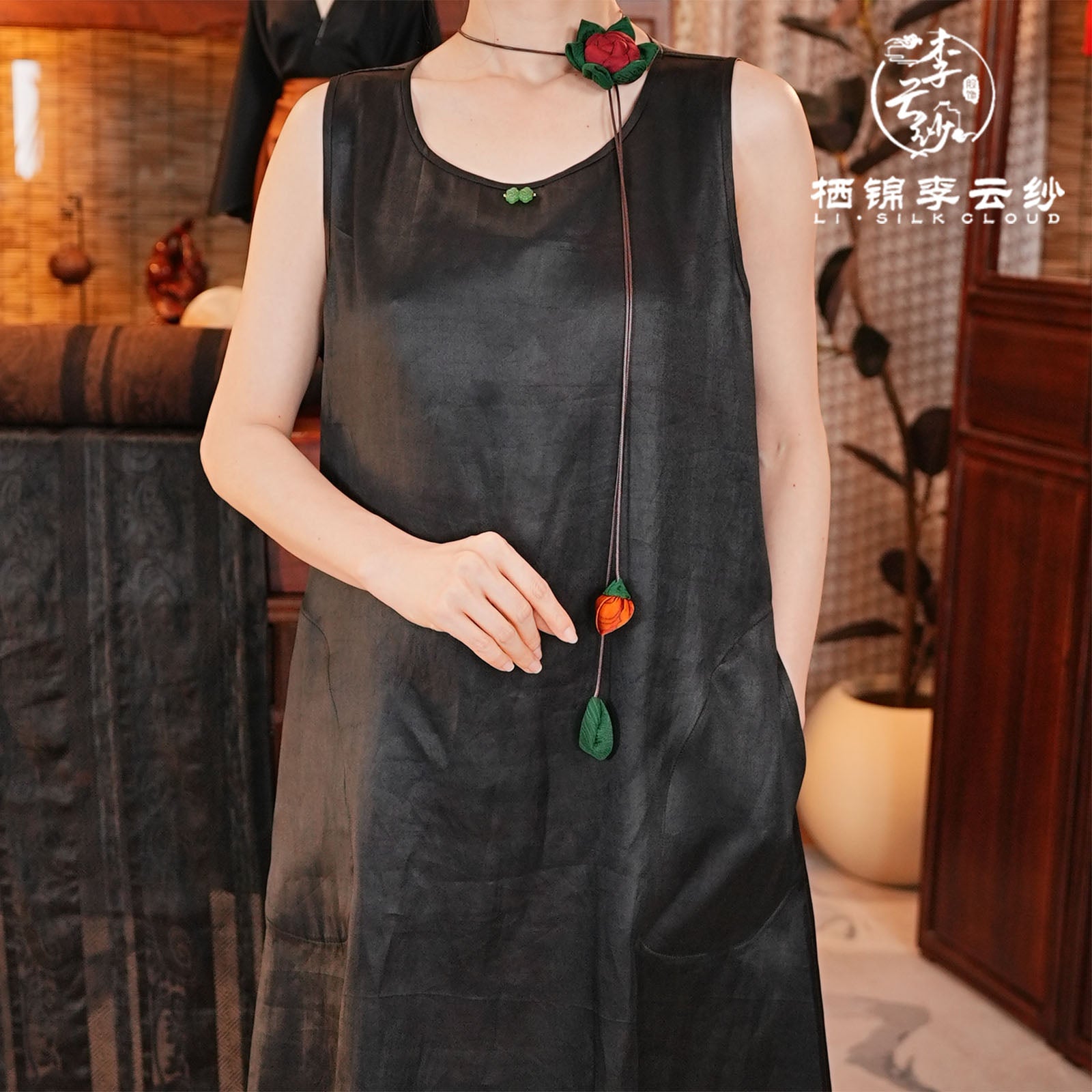 Dress，100% Mulberry Silk，Glossy Lustrous，Skin-Friendly Soft SilkGuangdong Black Pearl Gambiered Guangdong Gauze xiangyunsha