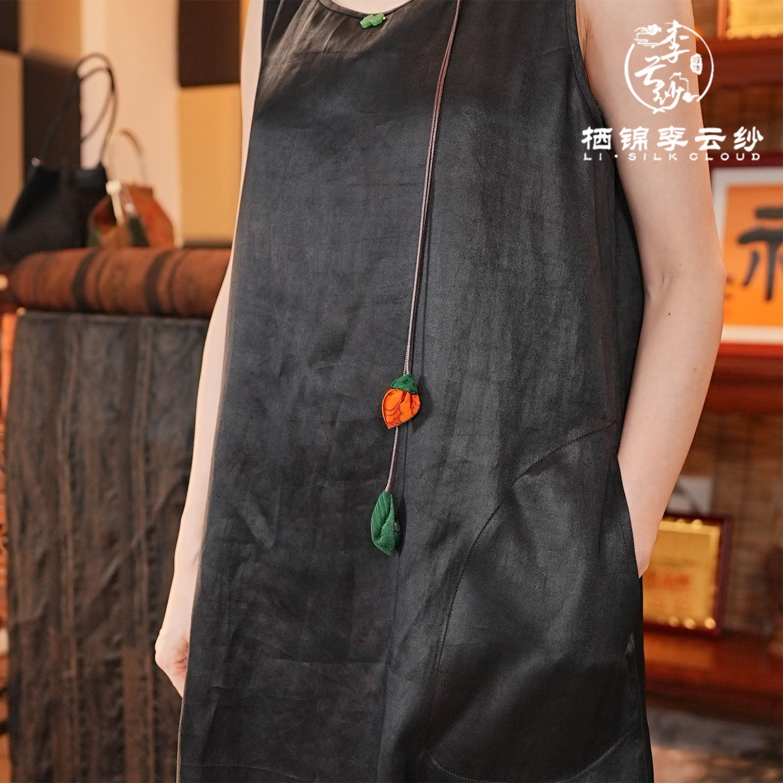 Dress，100% Mulberry Silk，Glossy Lustrous，Skin-Friendly Soft SilkGuangdong Black Pearl Gambiered Guangdong Gauze xiangyunsha