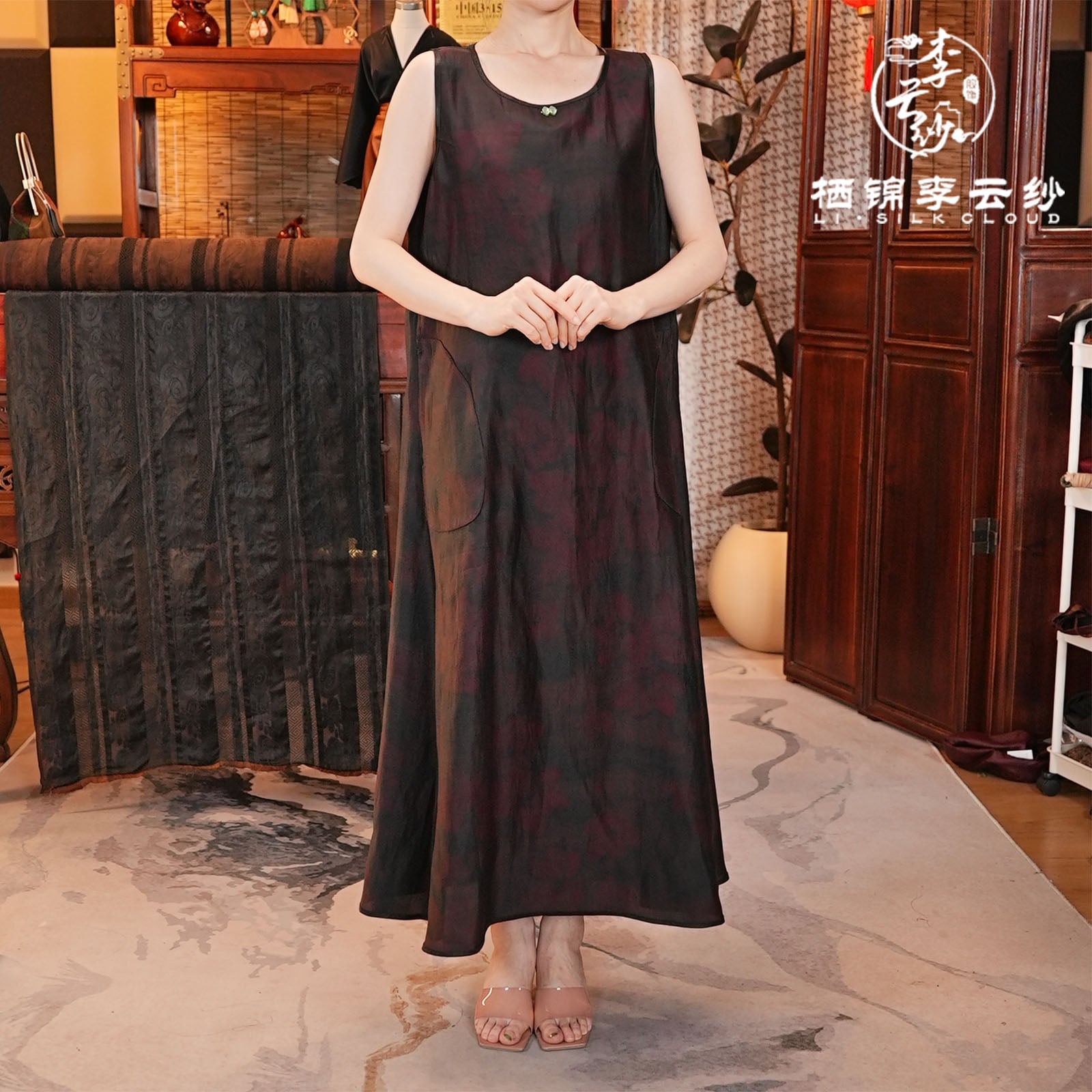 Dress，100% Mulberry Silk，Glossy Lustrous，Skin-Friendly Soft SilkGuangdong Black Pearl Gambiered Guangdong Gauze xiangyunsha