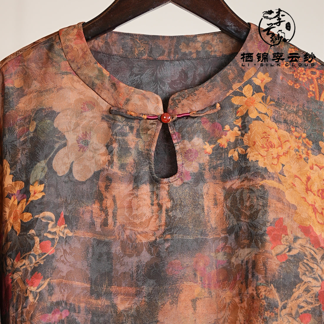New Chinese-style short-sleeved shirt | Elegant embroidery design |Plate fastener details + modern cut | Sweat-wicking and breathable Guangdong Black Pearl Gambiered Guangdong Gauze xiangyunsha