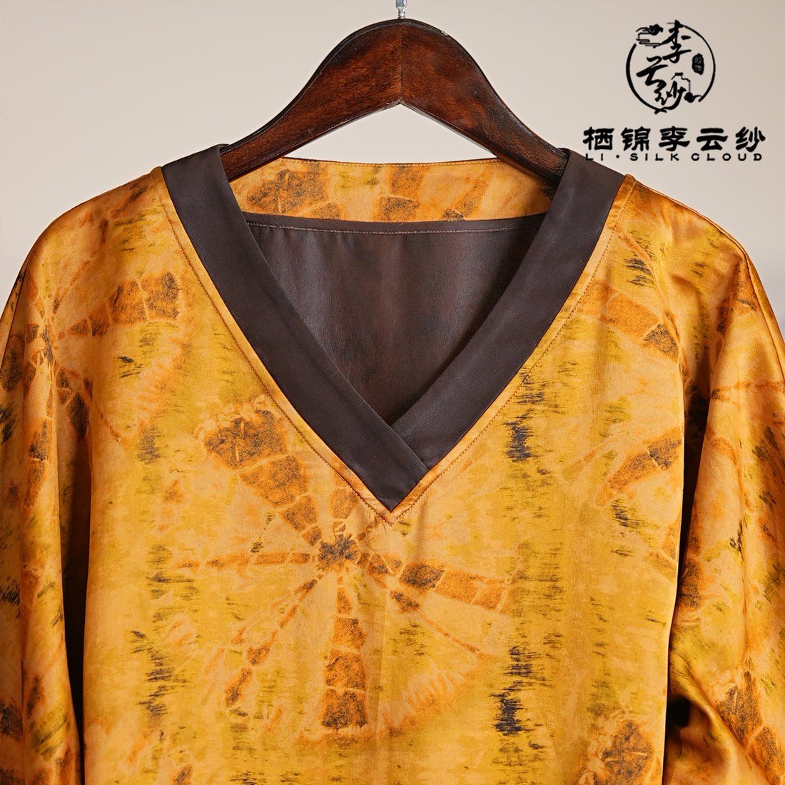 Xiangyunsha TOP .reserved elegance · Matte silk feel Guangdong Black Pearl Gambiered Guangdong Gauze xiangyunsha