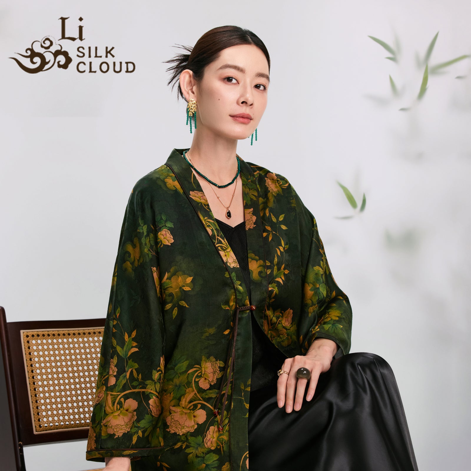 Peony Forest Green Gambiered Silk Jacket Chinese StyleFlattering Neck Shoulder Regal   Guangdong Black PearGambiered Guangdong Gauze xiangyunsha