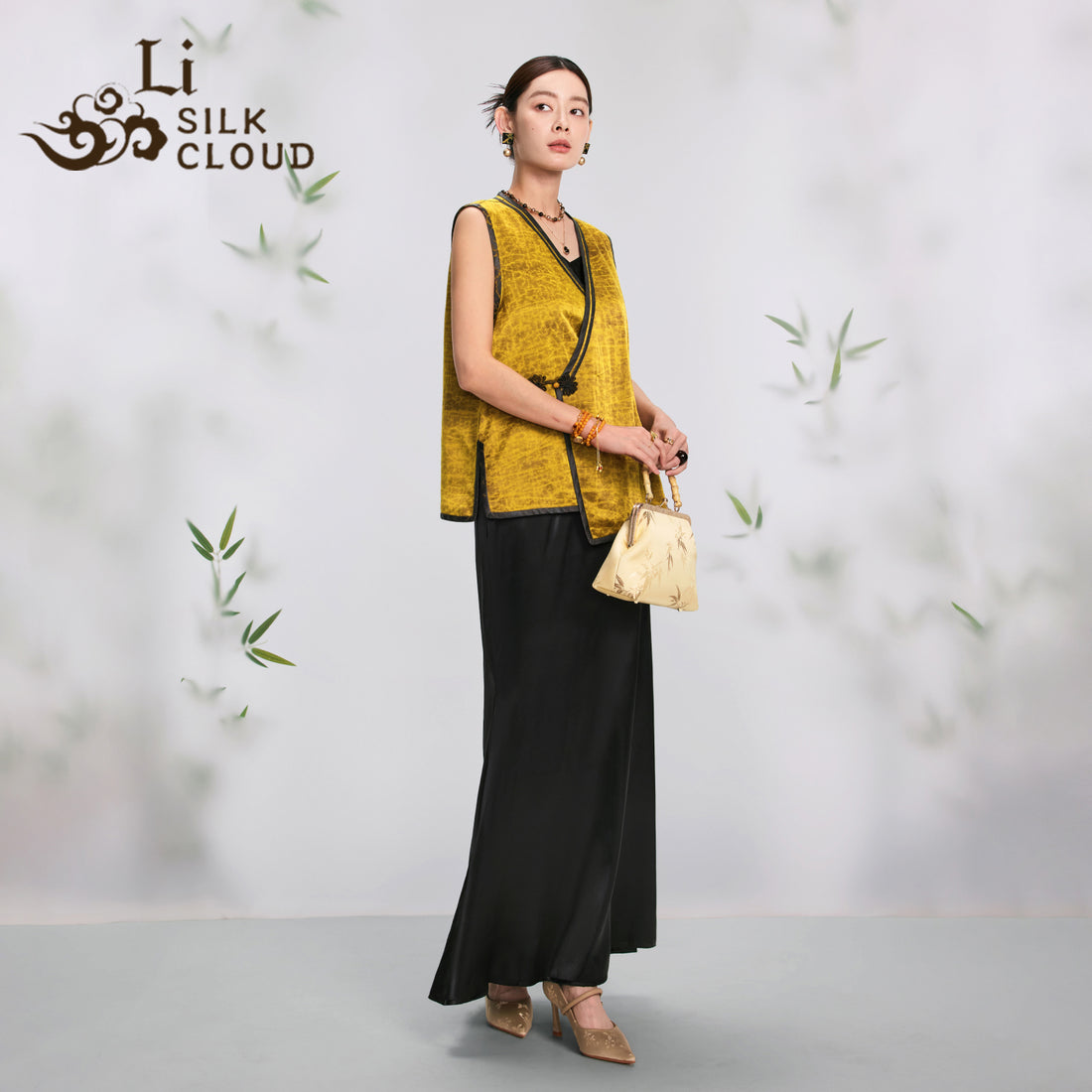 100%Silk New Chinese Style Yellow Sleeveless Vest l Chinese knot button Elegant Comfortable Luxury Wear  Guangdong Black Pearl Gambiered Guangdong Gauze xiangyunsha
