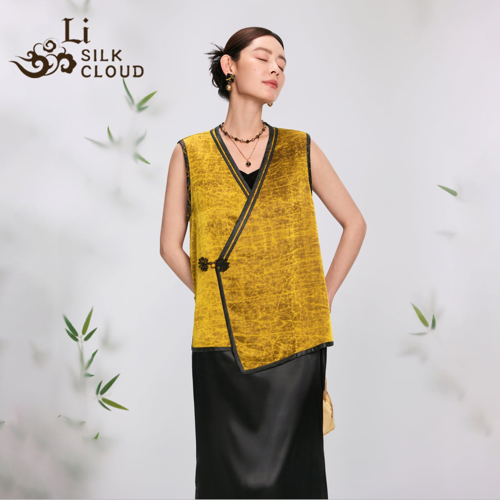100%Silk New Chinese Style Yellow Sleeveless Vest l Chinese knot button Elegant Comfortable Luxury Wear  Guangdong Black Pearl Gambiered Guangdong Gauze xiangyunsha