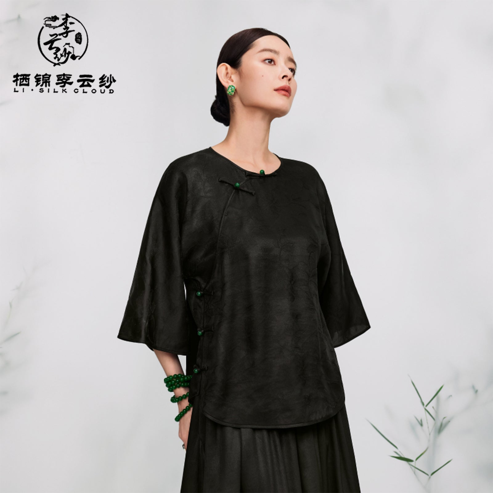 Silk Top & Elegant  Traditional Outfit Guangdong Black Pearl Gambiered Guangdong Gauze xiangyunsha