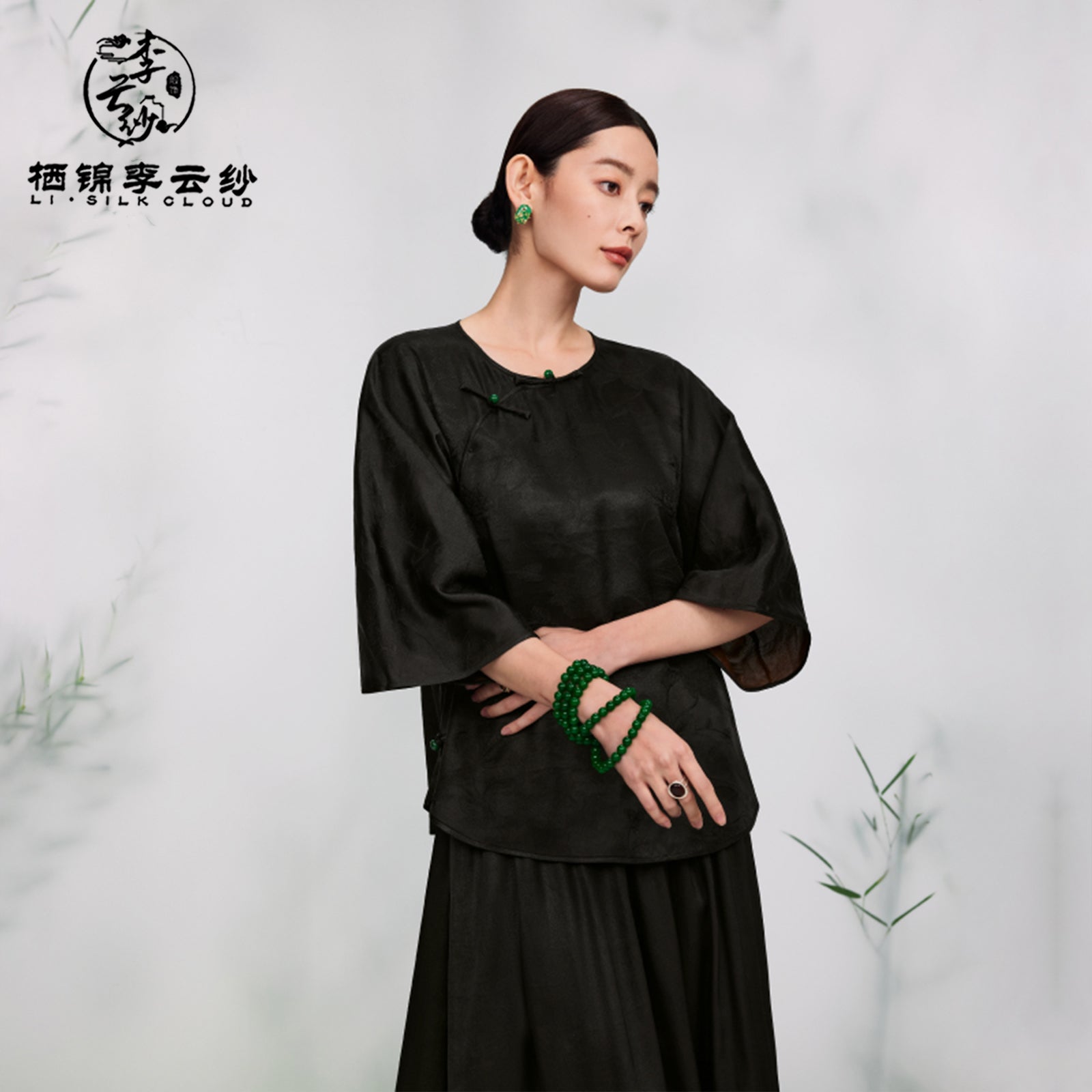 Silk Top & Elegant  Traditional Outfit Guangdong Black Pearl Gambiered Guangdong Gauze xiangyunsha