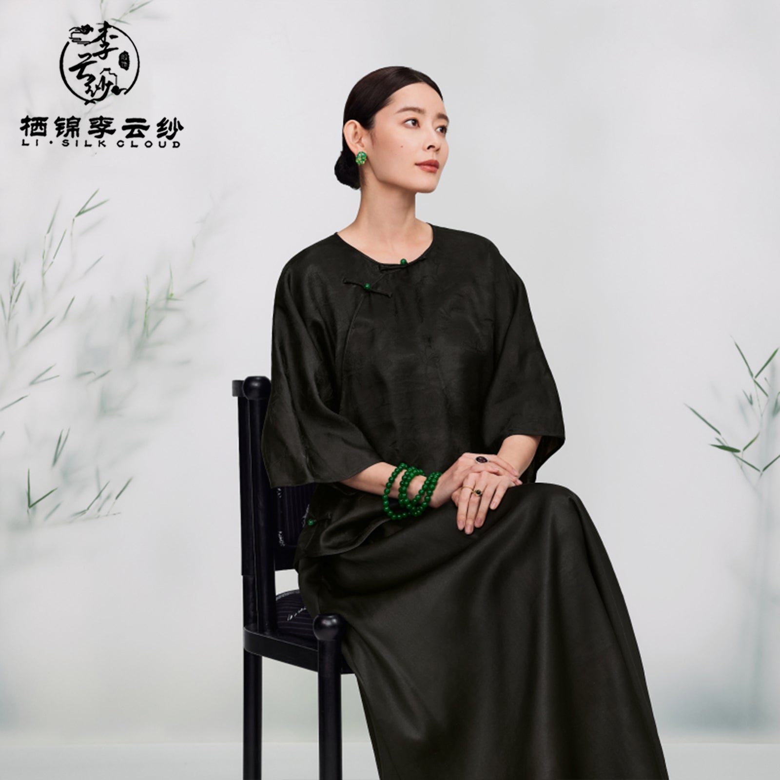 Silk Top & Elegant  Traditional Outfit Guangdong Black Pearl Gambiered Guangdong Gauze xiangyunsha