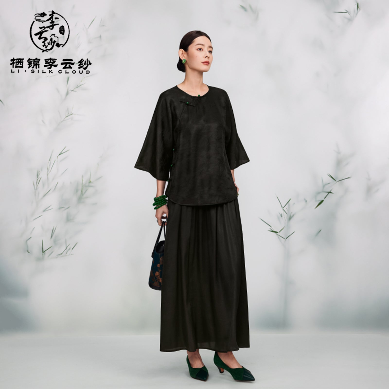 Silk Top & Elegant  Traditional Outfit Guangdong Black Pearl Gambiered Guangdong Gauze xiangyunsha