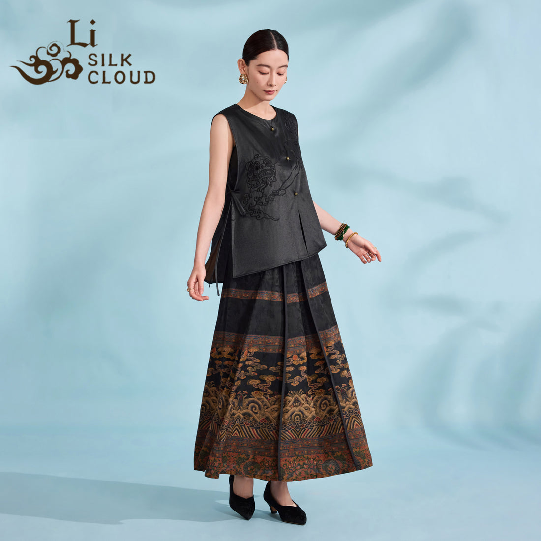 Xiangyunsha Vest Chinese Style Hand-Embroidered Sleeveless Single Button Summer Lightweight 100 Silk Guangdong Black Pearl Gambiered Guangdong Gauze xiangyunsha