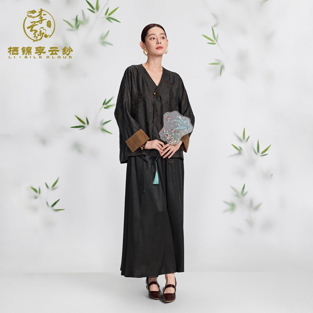 Xiangyunsha contrasting color top · Hand-knotted rope knot· Pearl button Guangdong Black Pearl Gambiered Guangdong Gauze xiangyunsha