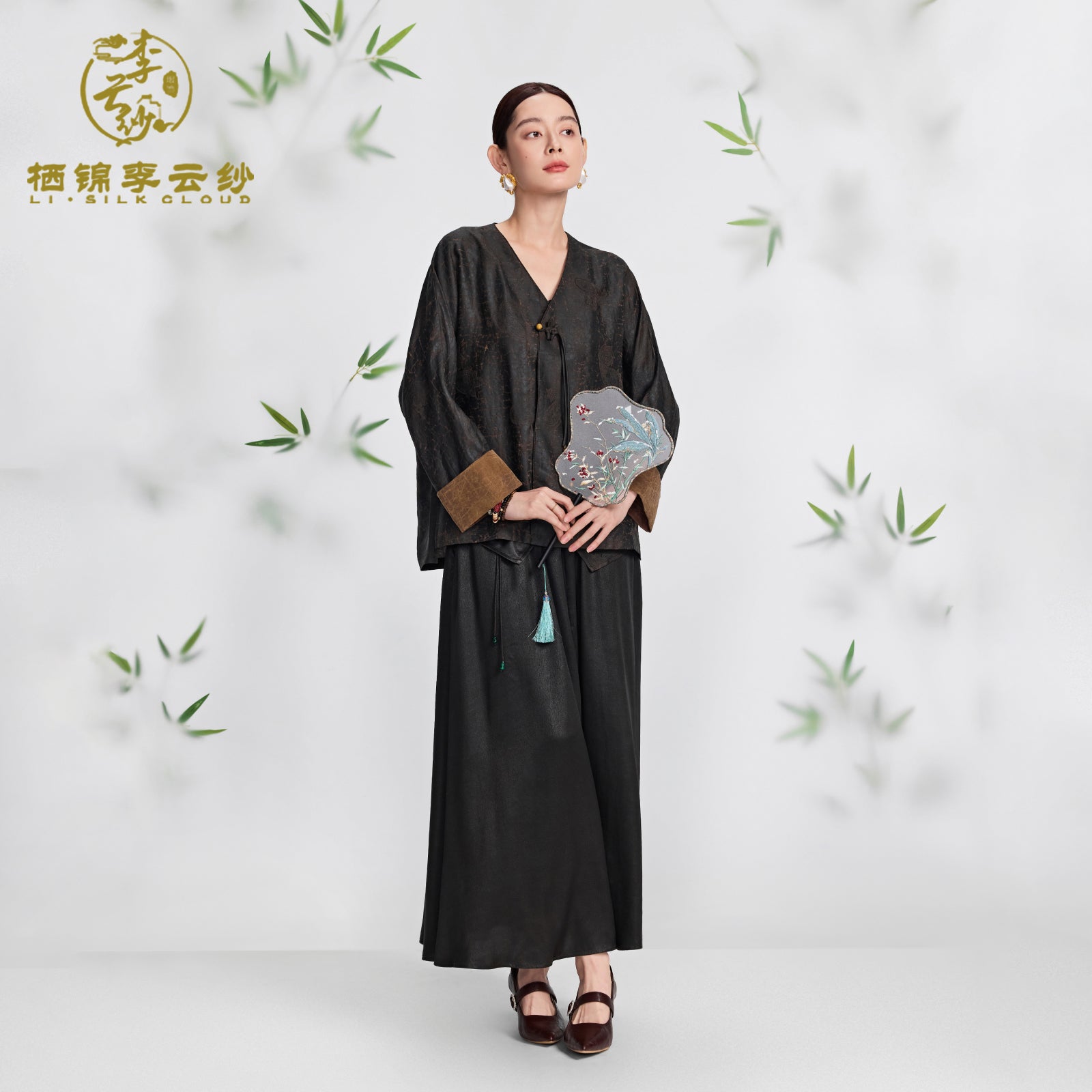 Xiangyunsha contrasting color top · Hand-knotted rope knot· Pearl button Guangdong Black Pearl Gambiered Guangdong Gauze xiangyunsha