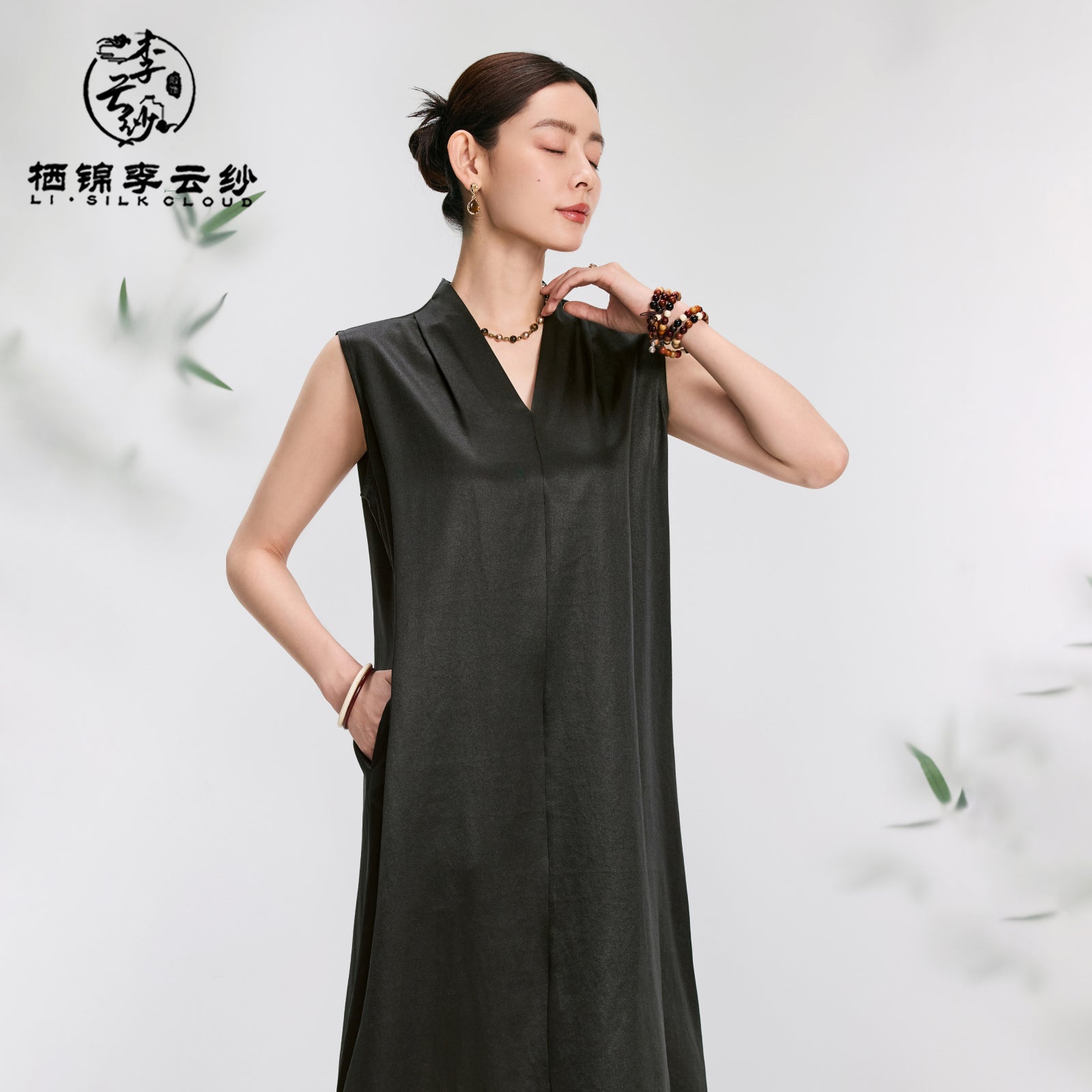 100% Silk Xiangyunsha Chinese Dress | Side Slit EleganceCooling Fluid Drape Guangdong Black Pearl GambieredGuangdong Gauze xiangyunsha