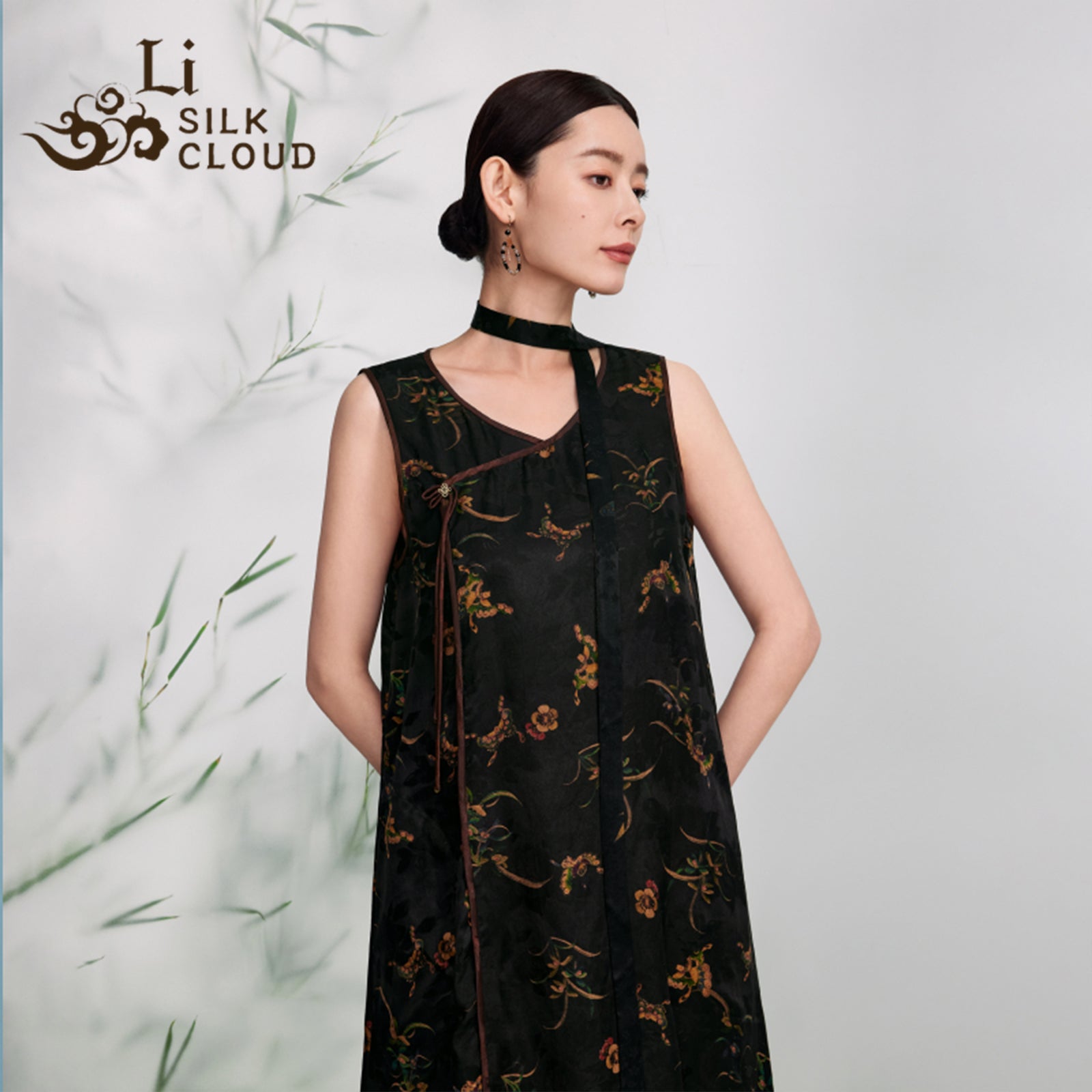100% SILK dress Sleeveless Xiangyunsha Chinese style Gold Embroidery Side Slit Guangdong Black Pearl Gambiered Guangdong xiangyunsha