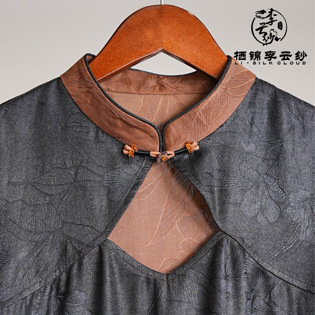 Xiangyunsha Retro Dress · Exquisite openwork side slit ·  Cooling breathable   Guangdong Black Pearl GambieredGuangdong Gauze xiangyunsha
