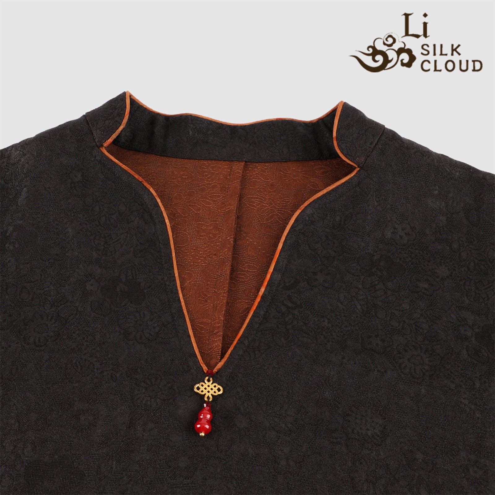 Mature-style dress · slightly revealing the collarbone and decorate the neck   Guangdong Black Pearl GambieredGuangdong Gauze xiangyunsha