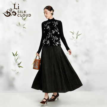 Xiangyunsha waistcoat . Handmade button fastenings · Floraland bird motifs Guangdong Black Pearl Gambiered Guangdong Gauze xiangyunsha