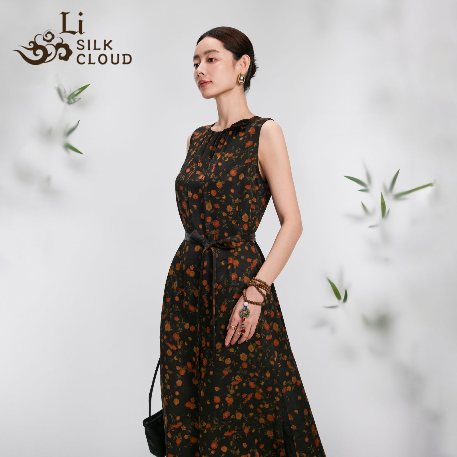 Dress，Skin-Friendly Silk Fabric, Ditsy Floral Patterns, Elegant Guangdong Black Pearl Gambiered Guangdong Gauze xiangyunsha