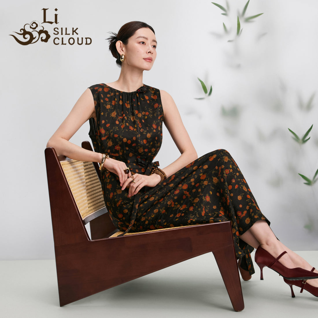 Dress，Skin-Friendly Silk Fabric, Ditsy Floral Patterns, Elegant Guangdong Black Pearl Gambiered Guangdong Gauze xiangyunsha