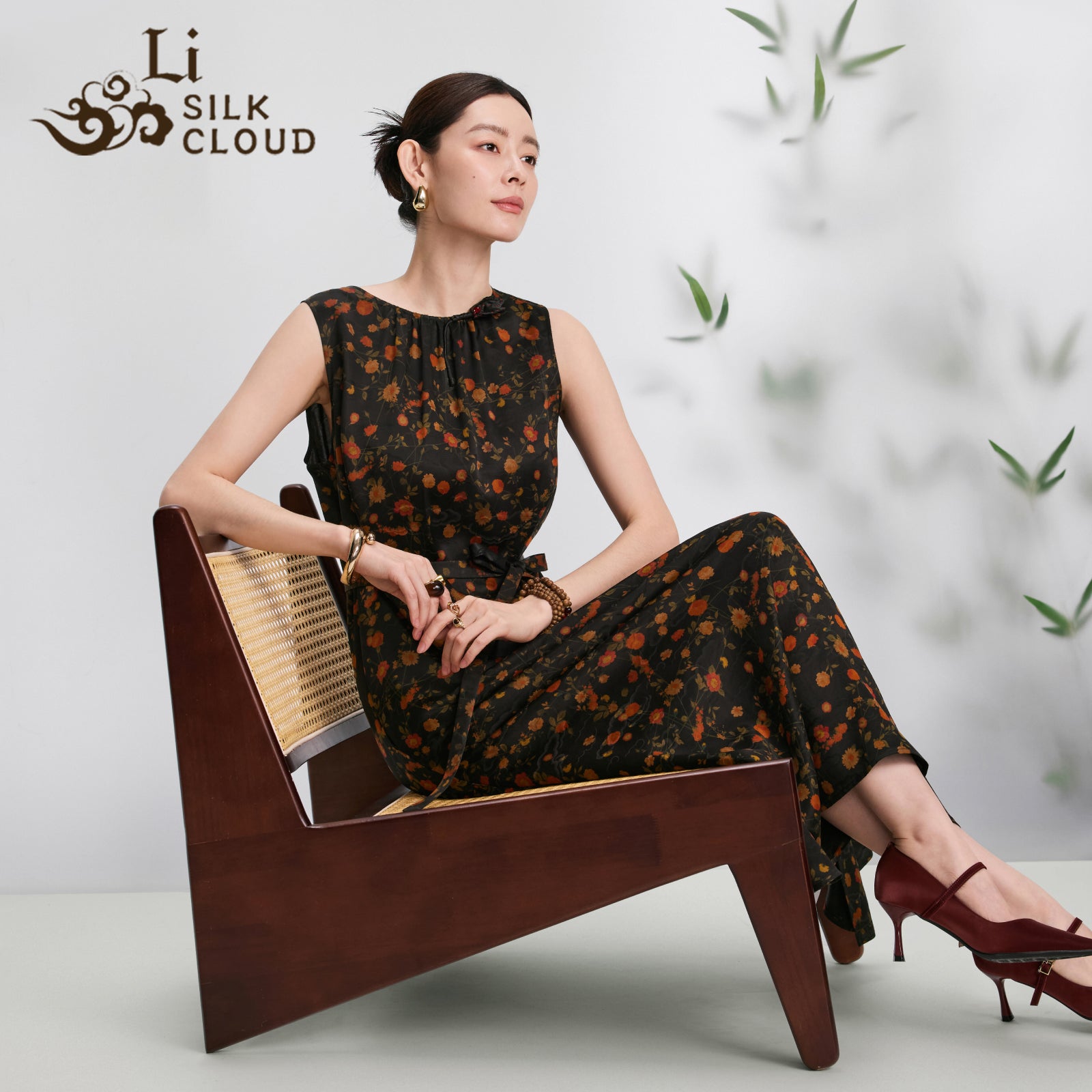 Dress，Skin-Friendly Silk Fabric, Ditsy Floral Patterns, Elegant Guangdong Black Pearl Gambiered Guangdong Gauze xiangyunsha