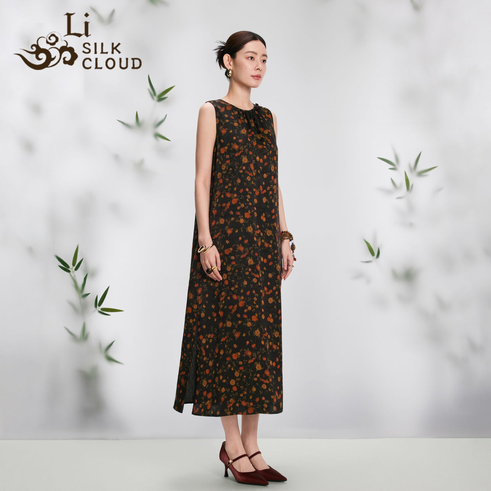 Dress，Skin-Friendly Silk Fabric, Ditsy Floral Patterns, Elegant Guangdong Black Pearl Gambiered Guangdong Gauze xiangyunsha