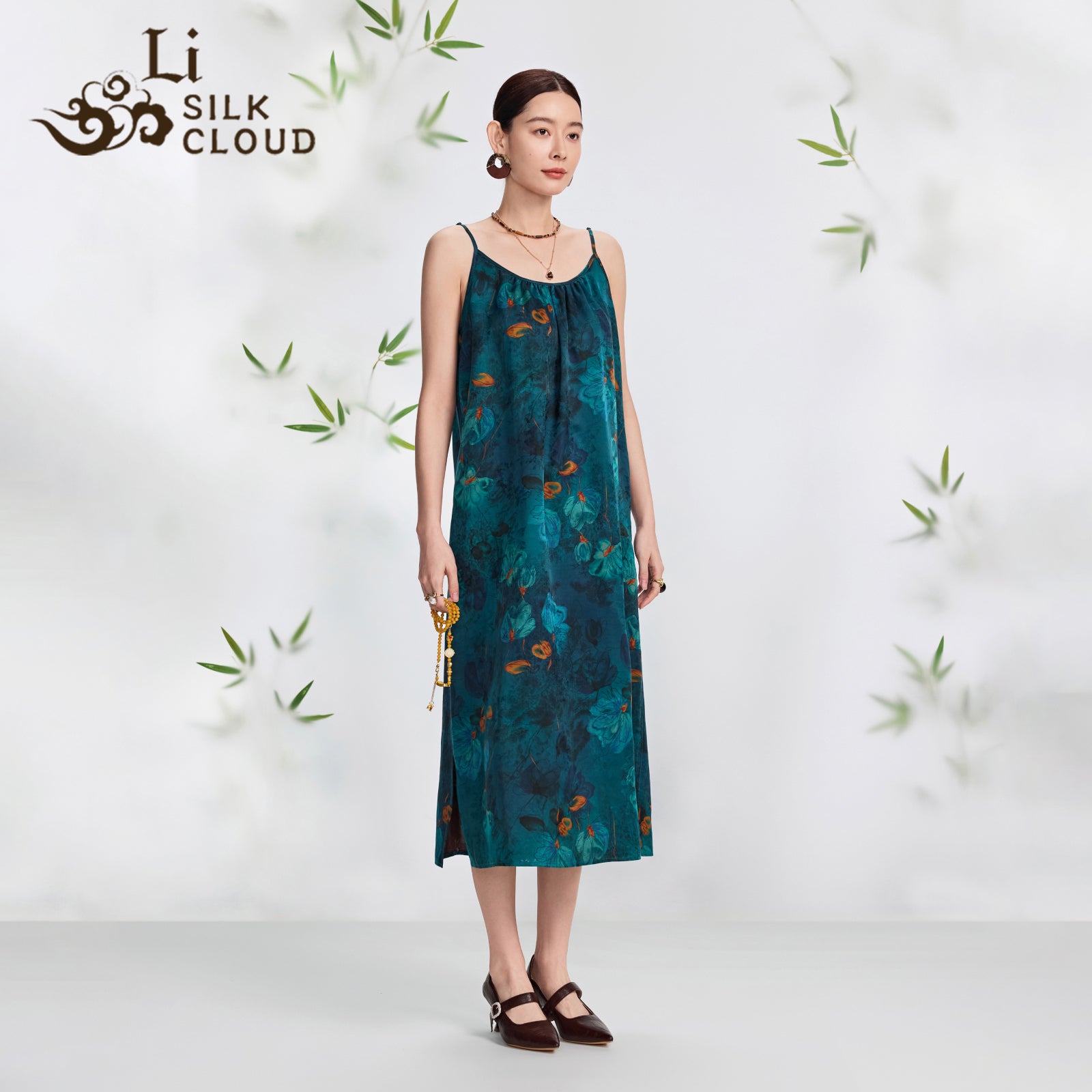 Dress - Skin-Friendly Glossy Fabric, Lustrous Silk Texture, Elegant Oriental Gown Guangdong Black Pearl Gambiered Guangdong Gauze