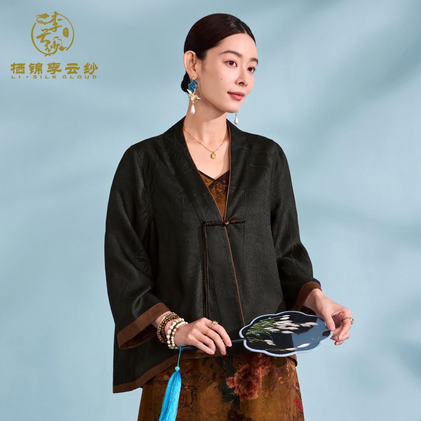 Xiangyunsha Chinese Coat |Traditional Knot Accents |40°Cstill fresh and elegant|Guangdong Black Pearl GambieredGuangdong Gauze xiangyunsha