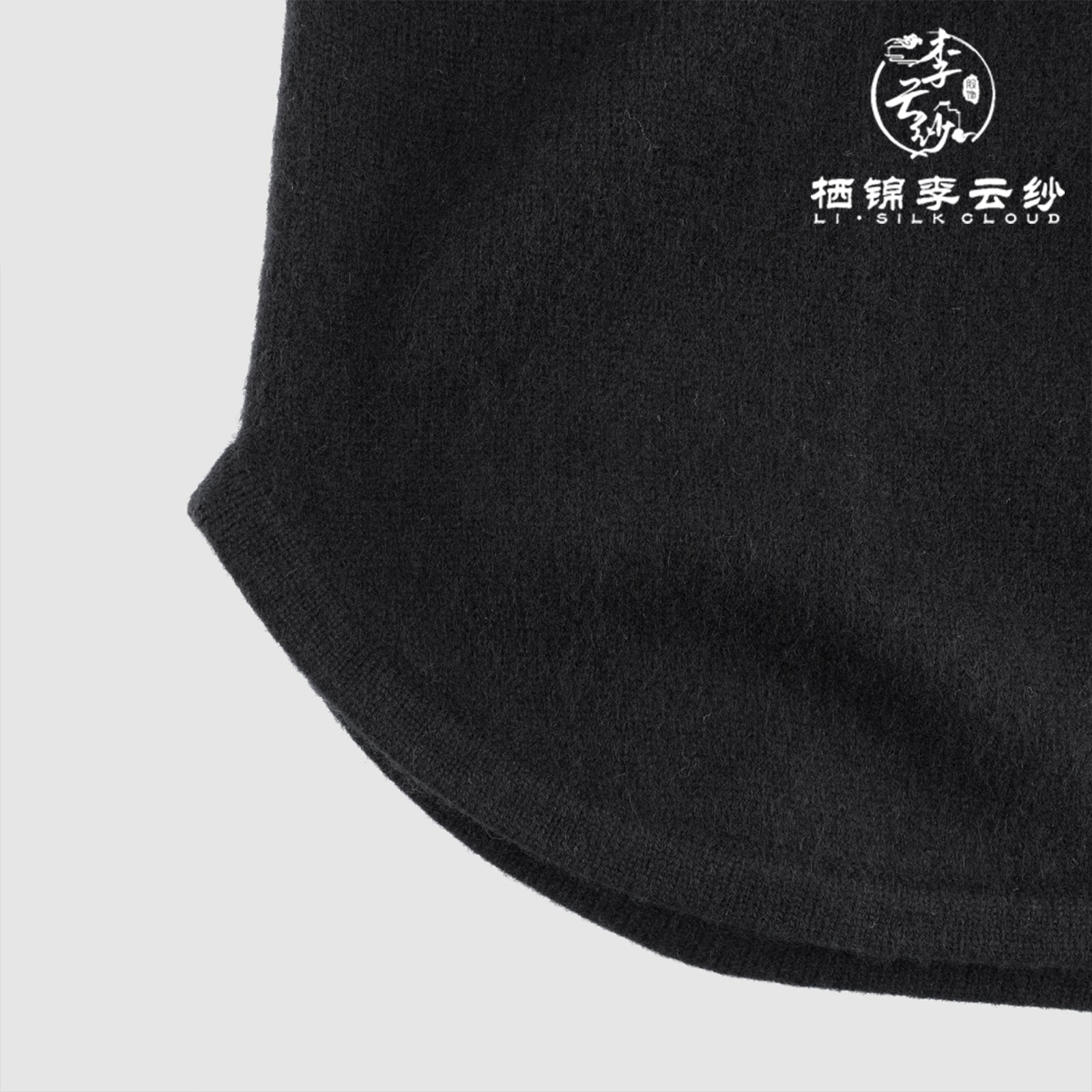 Cashmere Chinese-style coat . Handmade button fastenings. Curved hem Guangdong Black Pearl GambieredGuangdong Gauze xiangyunsha