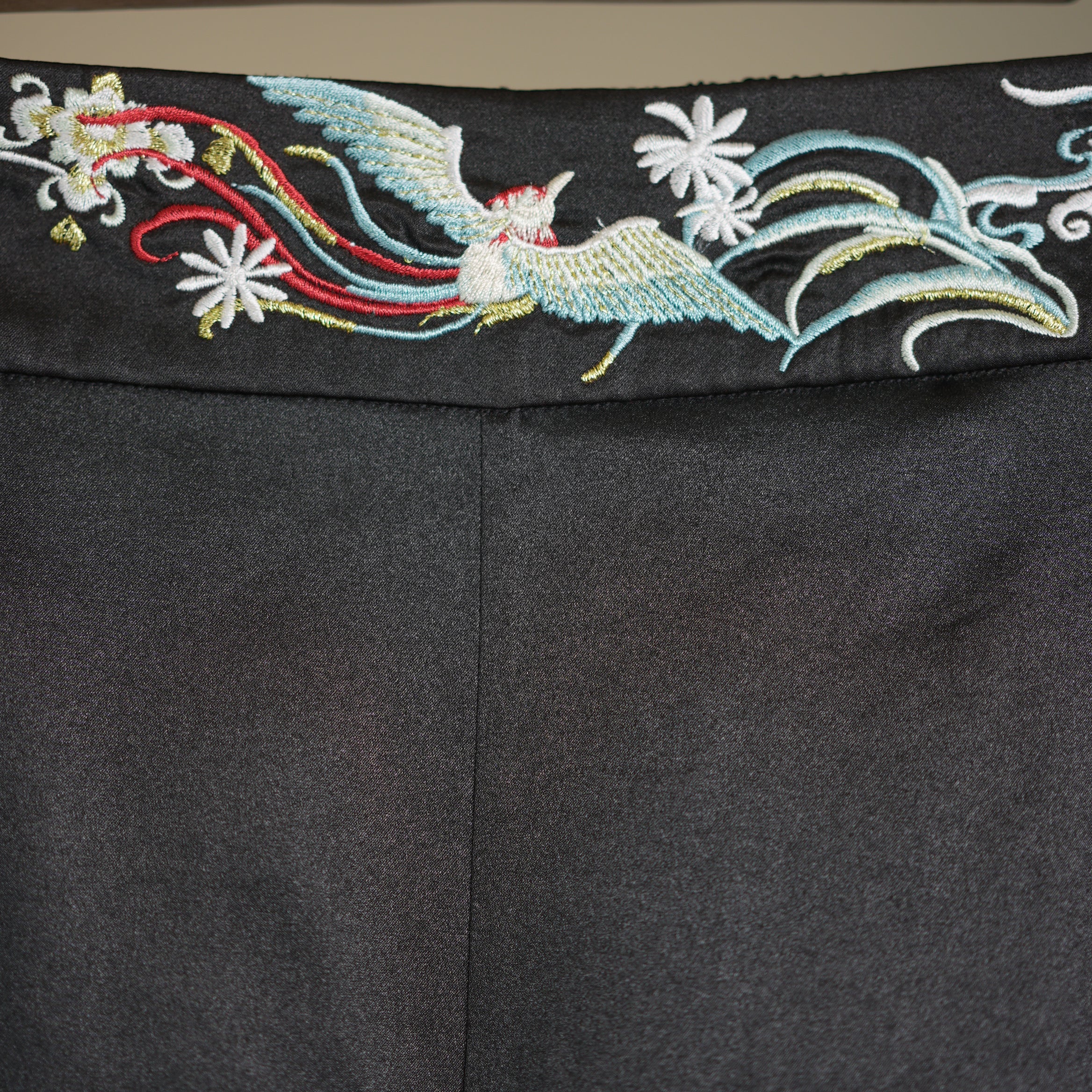Hand-embroidered casual pants |3D embroidered waistband Artwork around the waist Guangdong Black Pearl Gambiered Guangdong Gauze xiangyunsha