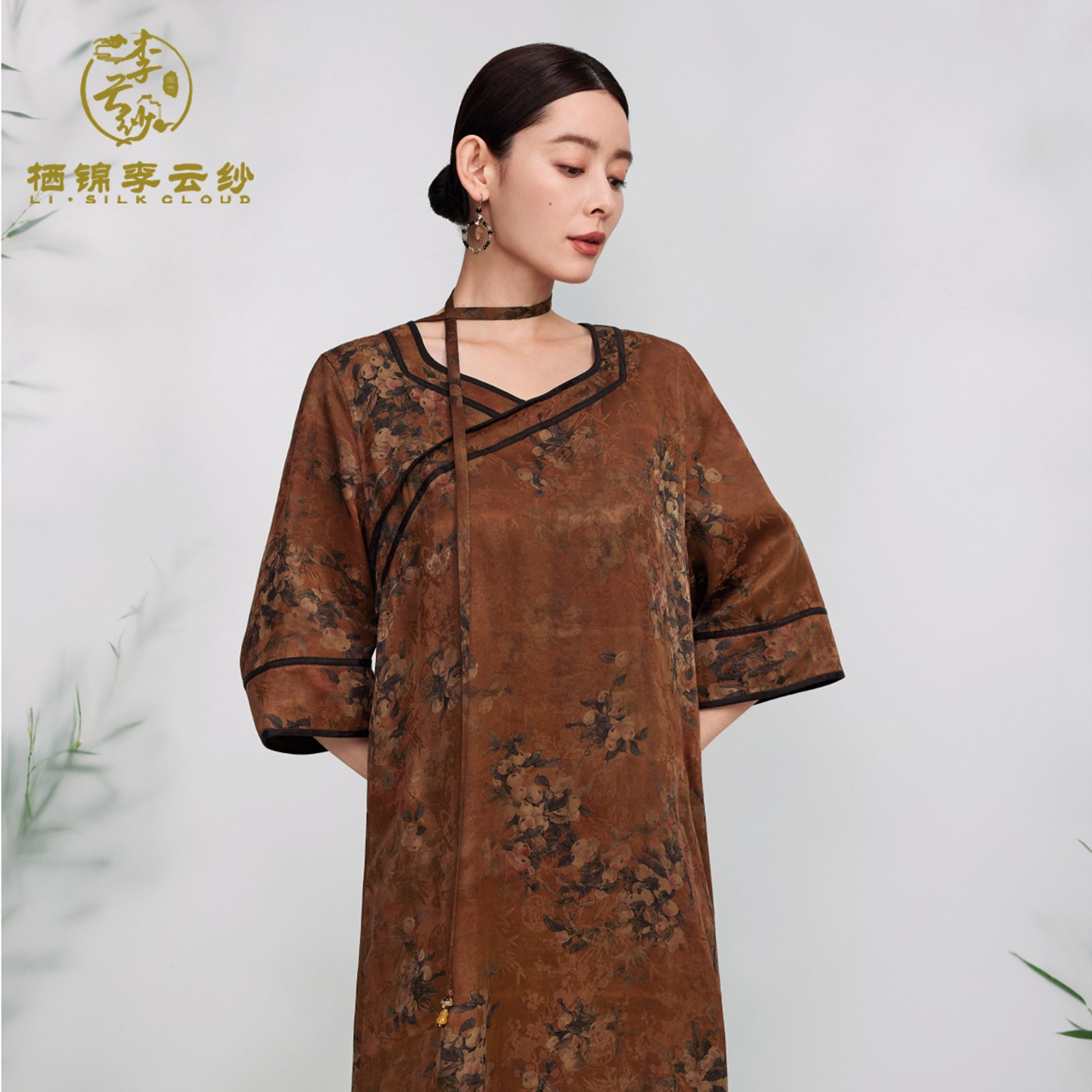Dress - Chinese Classic Style with Vintage Prints, Authentic Silk Fabric Guangdong Gauze xiangyunsha