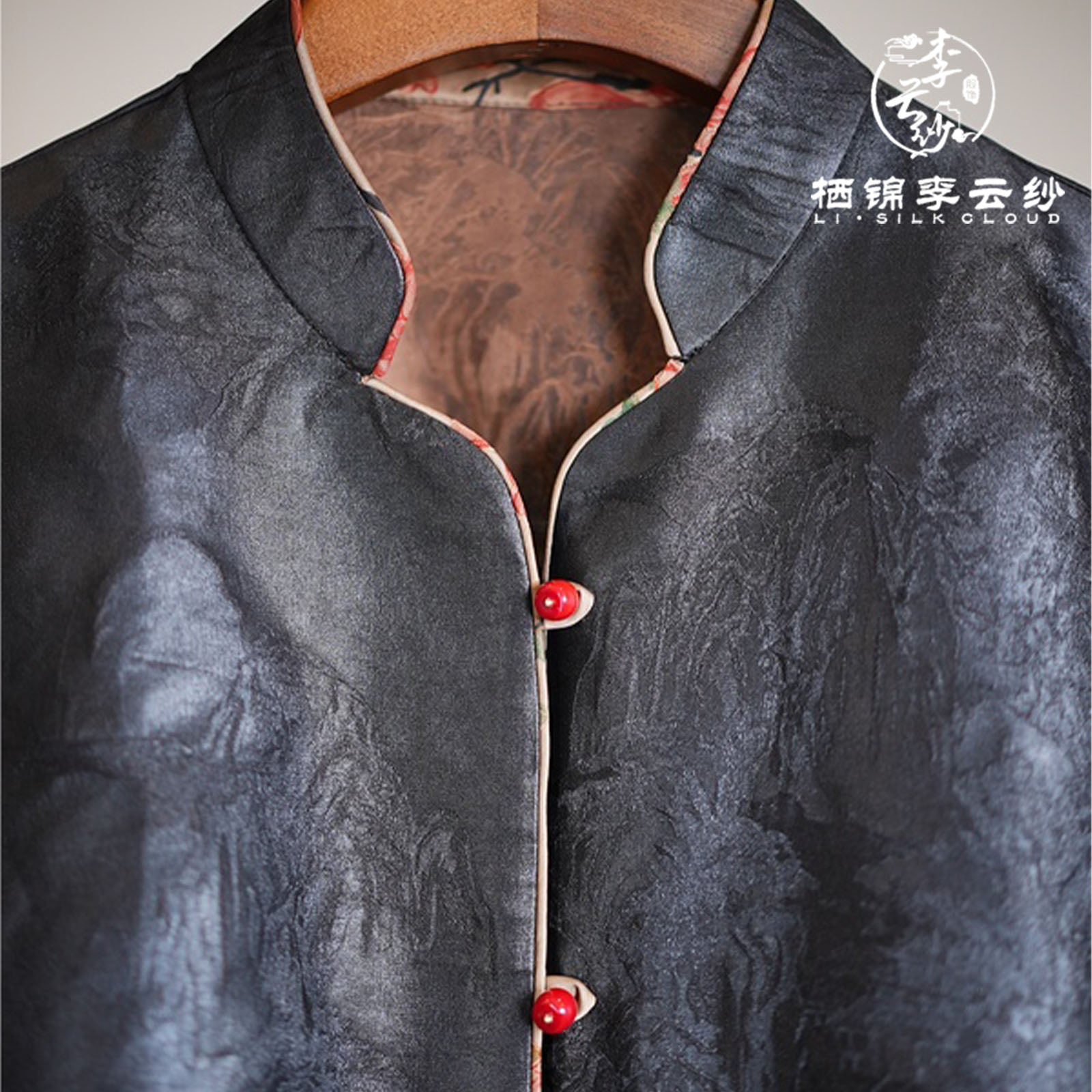 coat Hand-embroidered new Chinese-style Classical printon the cuffs | Good luck red single-breasted button Guangdong Black Pearl Gambiered Guangdong Gauze xiangyunsha