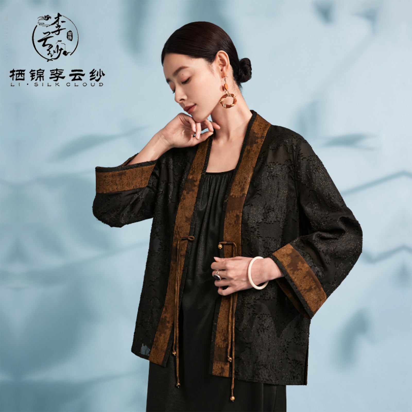 Chinese Style Xiangyunsha coat Handmade Silk EmbroideryElegant Oriental Charm Guangdong Black Pearl GambieredGuangdong Gauze xiangyunsha