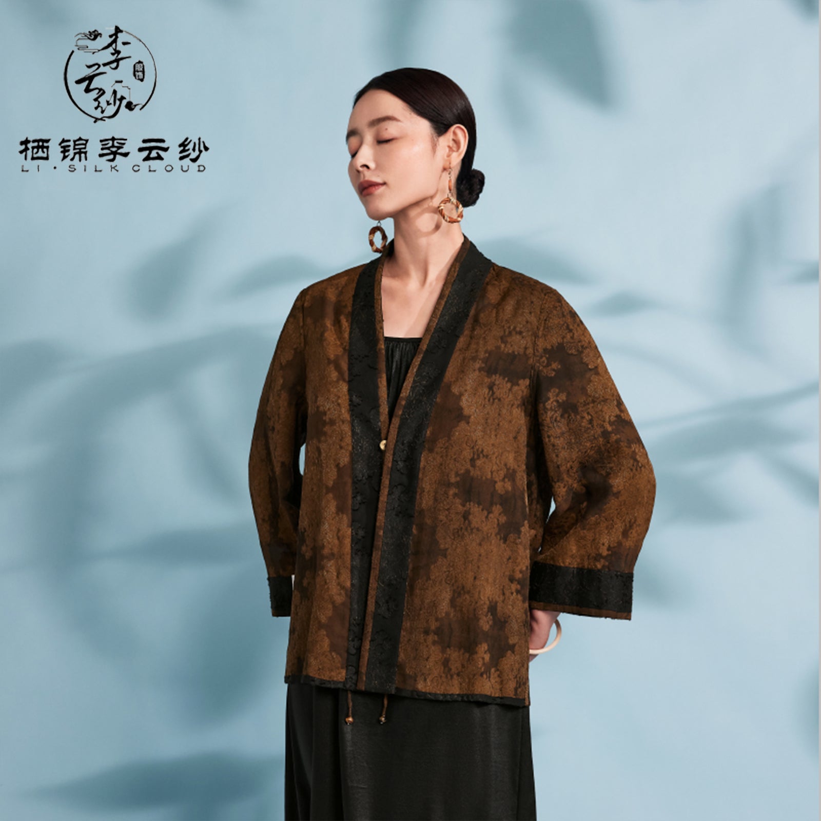 Chinese Style Xiangyunsha coat Handmade Silk EmbroideryElegant Oriental Charm Guangdong Black Pearl GambieredGuangdong Gauze xiangyunsha