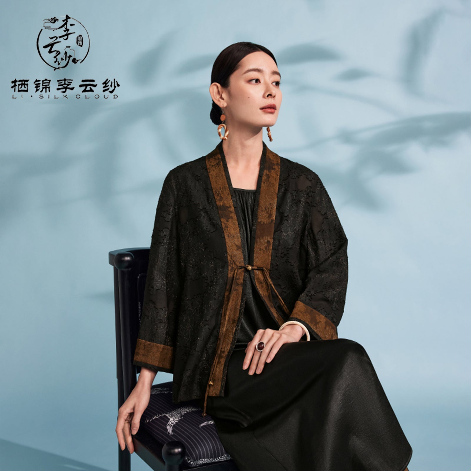 Chinese Style Xiangyunsha coat Handmade Silk EmbroideryElegant Oriental Charm Guangdong Black Pearl GambieredGuangdong Gauze xiangyunsha